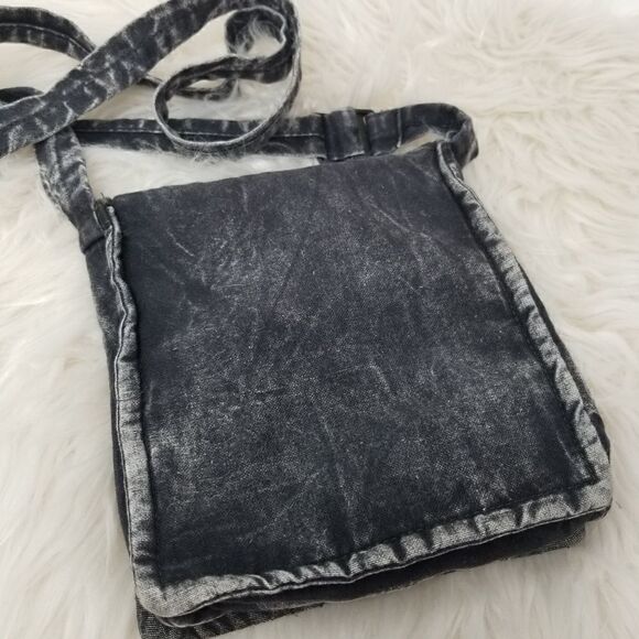 Boho Factory Distressed Crossbody Bag. - Picture 7 of 10